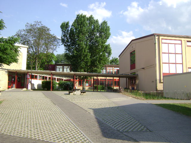 (080513)(017) Wiesbaden-Gen H.H. Arnold HS-School