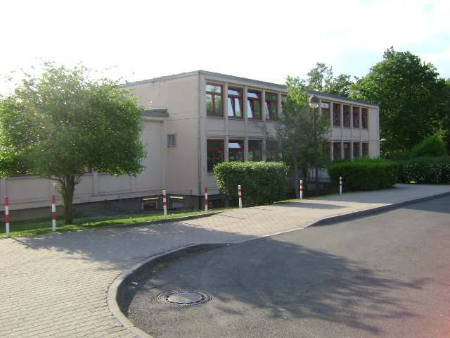(080513)(023) Wiesbaden-Gen H_H_ Arnold HS-School